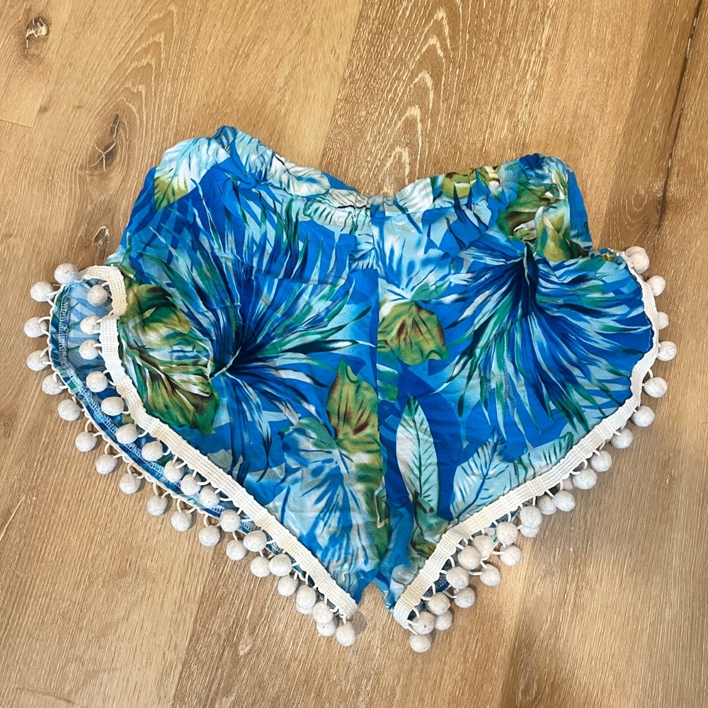 Wonderland Honolulu Pompom shorties